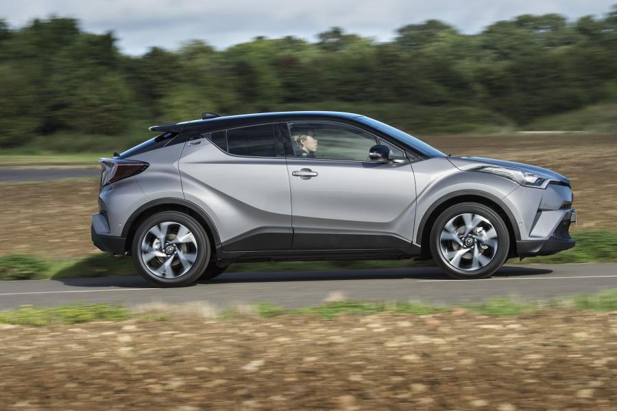  Toyota C-HR 2016 года  (UK) (фото 6 из 32)